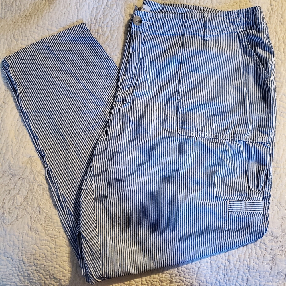 Liz Claiborne striped capris